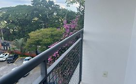 Flat na Granja Vianna, minimo de duas noites